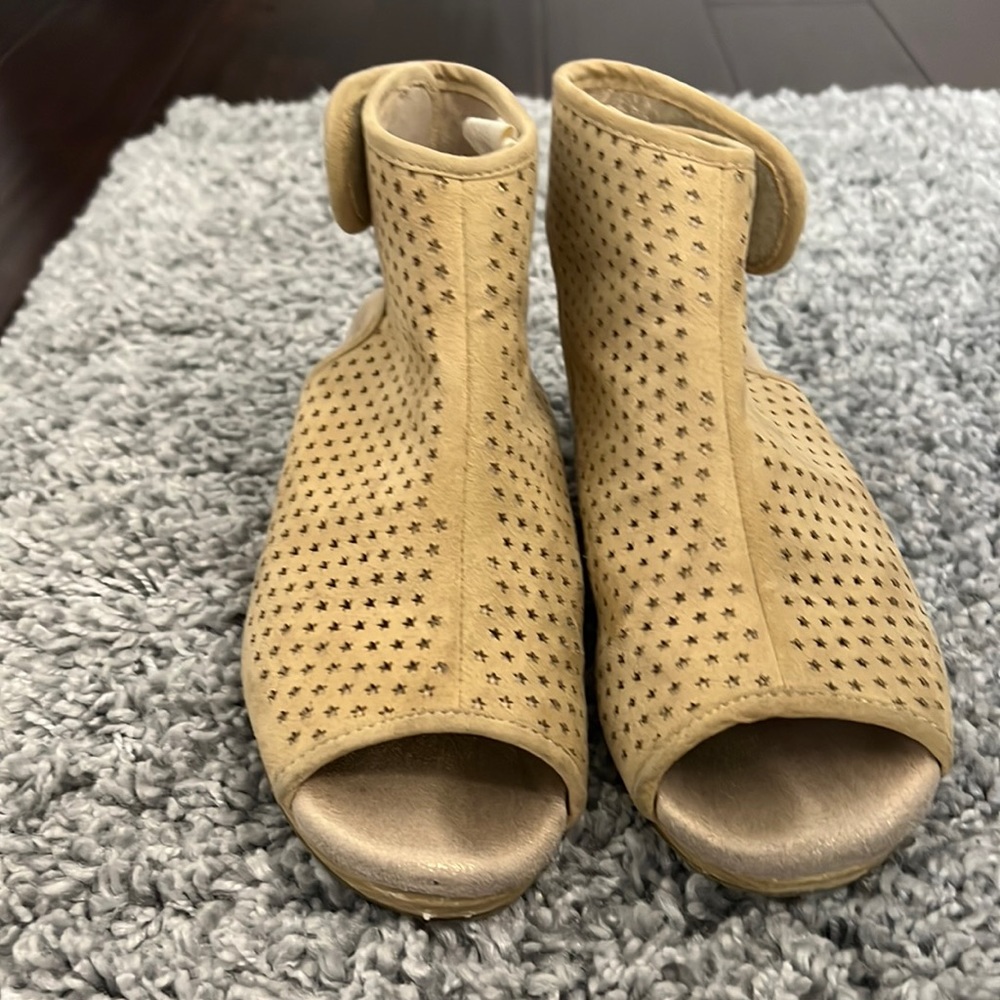 Brown Michael Kors shoes size 3 US